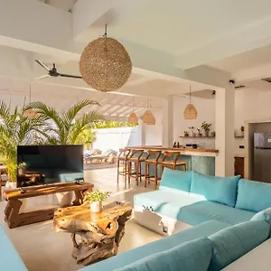  Villa 2 Bdr Villa, Walking Distance To Beach.